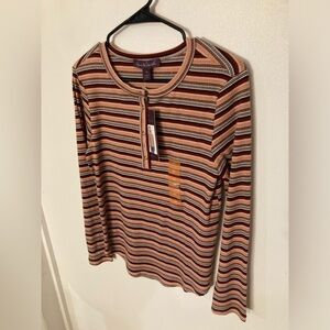 4/$25 Gloria Vanderbilt Ribbed Henley in color rust in size Medium. NWT